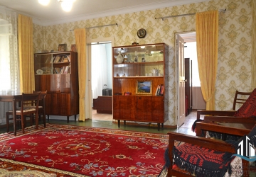 Продаётся 3-х комнатная квартира в центре города Феодосия